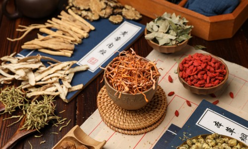 【身上起好多血痣怎么回事】身上起好多小红点是怎么回事 - 身上起好多红疙瘩不痒怎么回事啊网